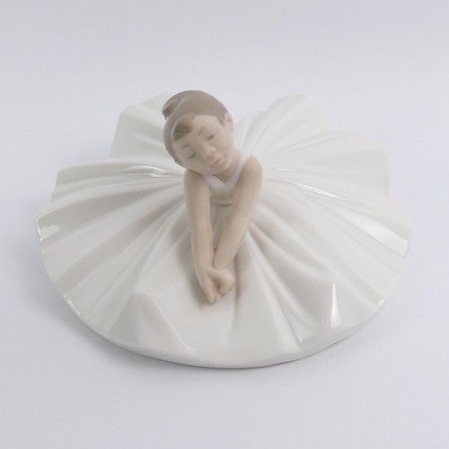 Lovely lladro nao porcelain - lovely,