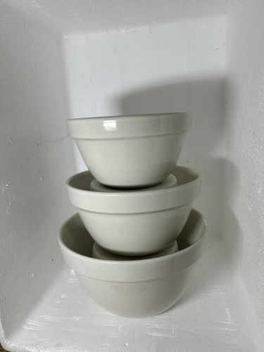 Set three porcelite pudding - of,