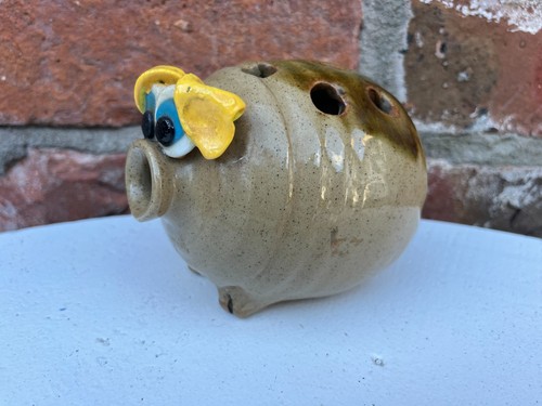 Vintage art pottery pig - , pen