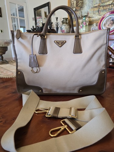 Stunning classic chic prada - classic,