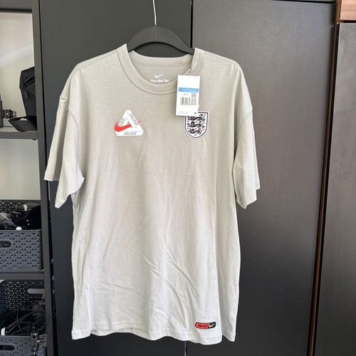 Palace nike england - nike, tri-ferg