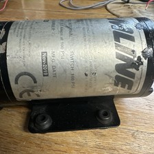 STREAMLINE 100 PSI PUMP 5.5 L/M  FOR WATER FED POLE SYSTEMS