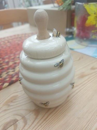 Ceramic honey pot depicting - pot,