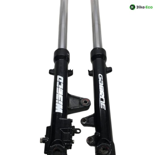 Honda 500 fii left - vf, right