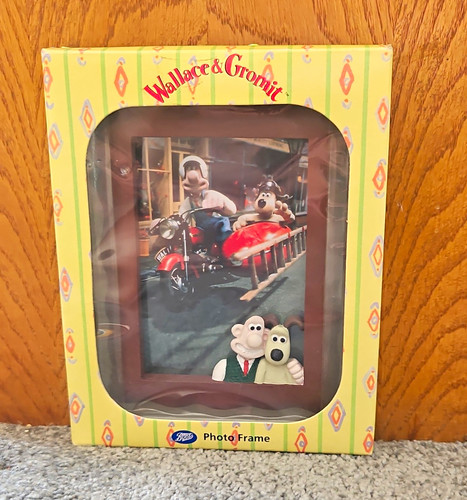 Boots wallace gromit box - wallace,