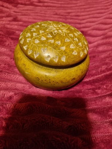 Lovely heavy carved soapstone - ,