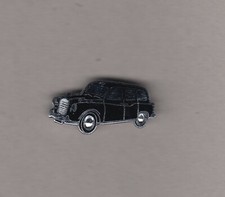Lapel brooch of classic London