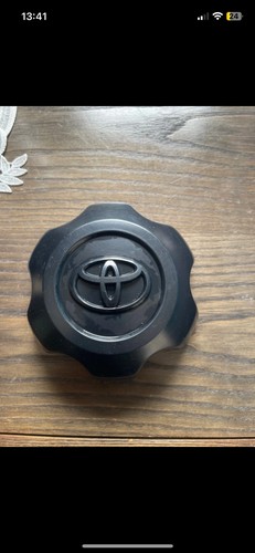 Toyota hilux wheel centre cap - toyota,