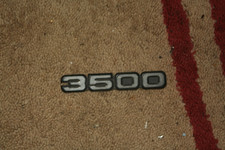 ROVER SD1 3500 FRONT WING BADGE (EARLY SHINY CHROME TYPE) V8 3.5 VANDEN PLAS