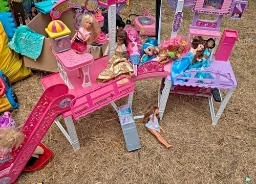 Barbie pink dollhouse bedroom - dollhouse,
