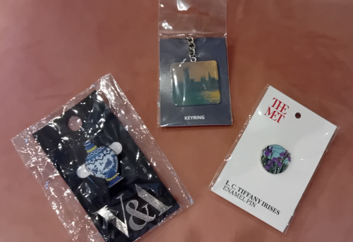 The met enamel pin - the,