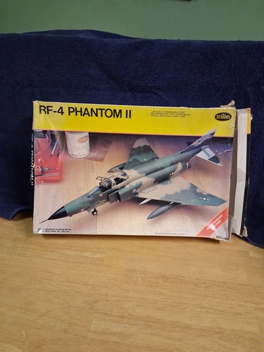 Testors usaf 4 - 1/48, rf-4