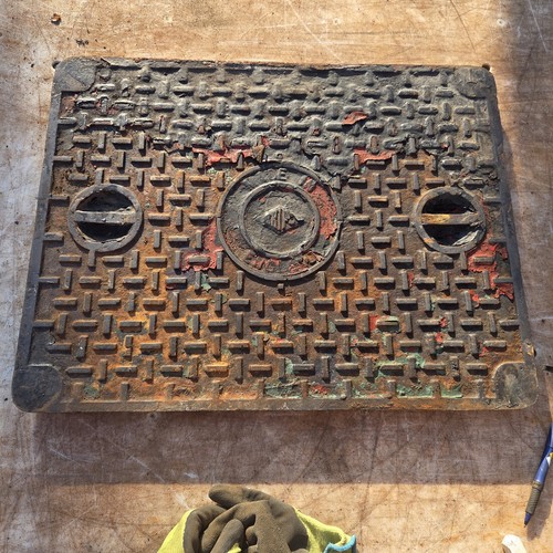 Cast iron manhole cover 662mm - cast,