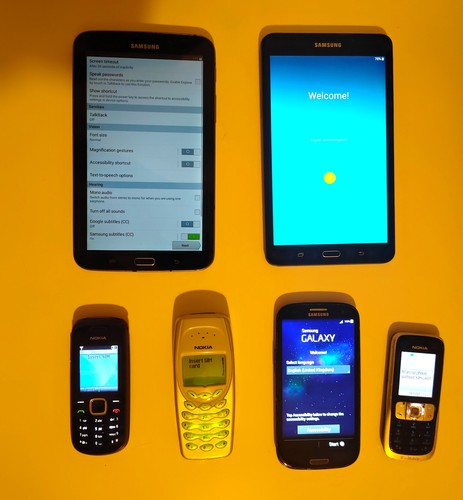 Lot old phones - of, 6