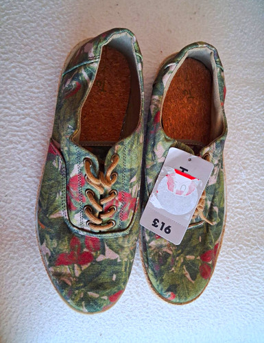 Green red floral canvas - green, low