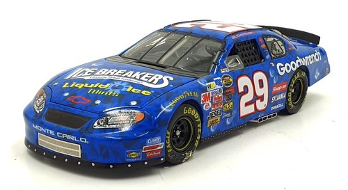 Action scale 106552 - 1/24,