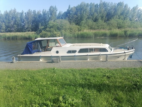 Cruiser boat cabin - cruiser,