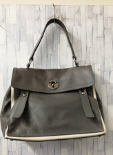 Yves Saint Laurent YSL Muse