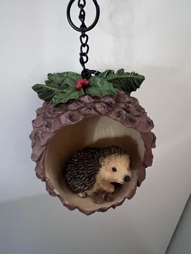 Hedgehog pine cone hanging - in,