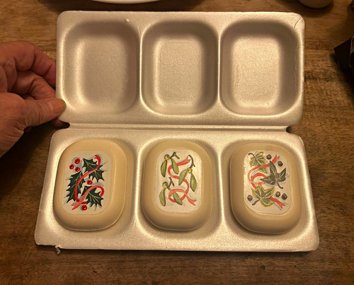 Vintage avon christmas berries - vintage,