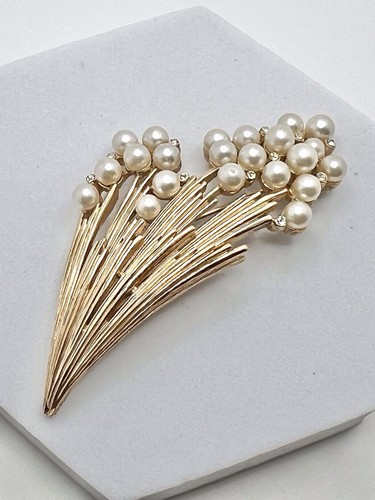 Vintage crown trifari - vintage,