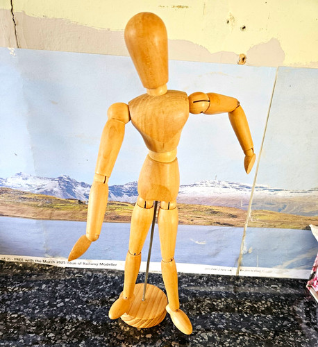 Wooden poseable artist drawing - poseable,