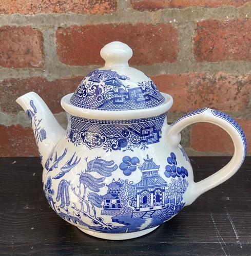 Vintage churchill blue willow - churchill,