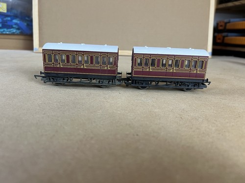 Hornby carriages 2 - carriages,