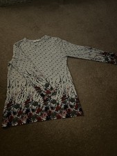 Isle Essentials pretty top