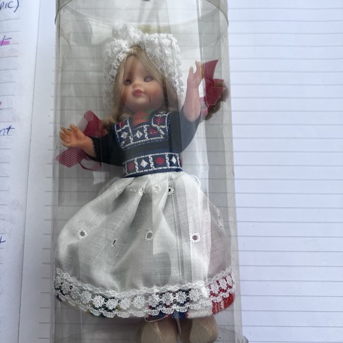 Vintage dutch souvenir doll - souvenir,