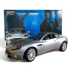 Kyosho 1:12 Aston Martin V12 Vanquish James Bond 007 Die Another Day Diecast MIB
