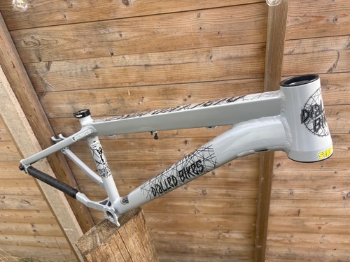 Dialled bikes hot rod - hot, jump