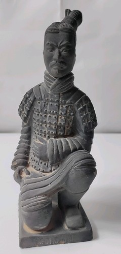 Chinese kneeling archer - ,