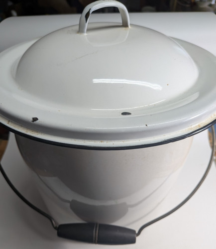 Vintage white enamel chamber - white,