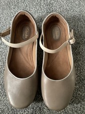 Clarks Ladies, Size 6D Artisan