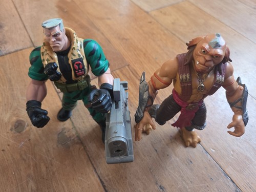 Small soldiers figure bundle - small,