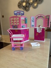 Barbie Mattel Bundle of 2 Post
