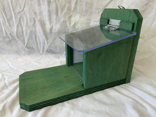 Squirrel feeder with - squirrel,