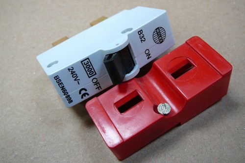 Wylex 3000 plug push - 1,