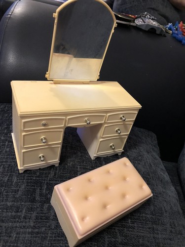 Pedigree sindy doll bedroom - doll,
