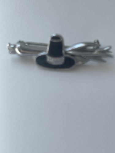 Pin badge brooch vintage - brooch,