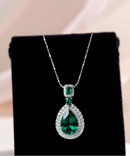 4ct emerald diamond pendant - 4ct,