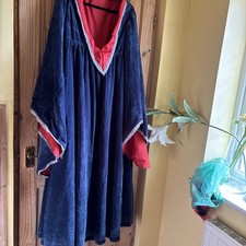 Ladies Long Medieval Dress /