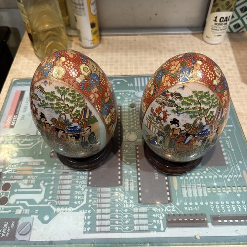 Satsuma style porcelain - style, eggs