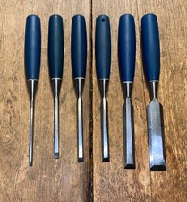 VINTAGE STANLEY BLUE HANDLED No 5002 GRADUATED 1/4”- 1 “ WOOD WORKING CHISELS