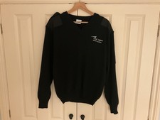 CAE OXFORD AVIATION ACADEMY OFFICIAL UNIFORM SWEATER . SIZE M . NAVY BLUE