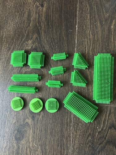 Stickle bricks builders green - builders,