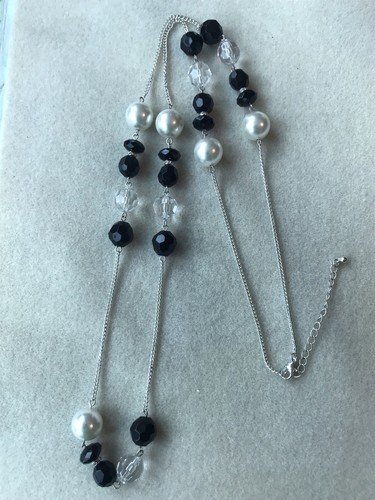 Faux pearls onyx - /,
