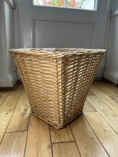 Excellent Condition: Wicker Paper Waste Bin (30cm L x 30cm W x 30cm H)