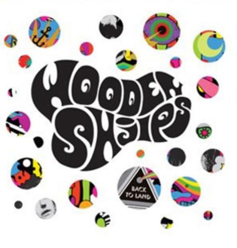 Wooden shjips back - back, land